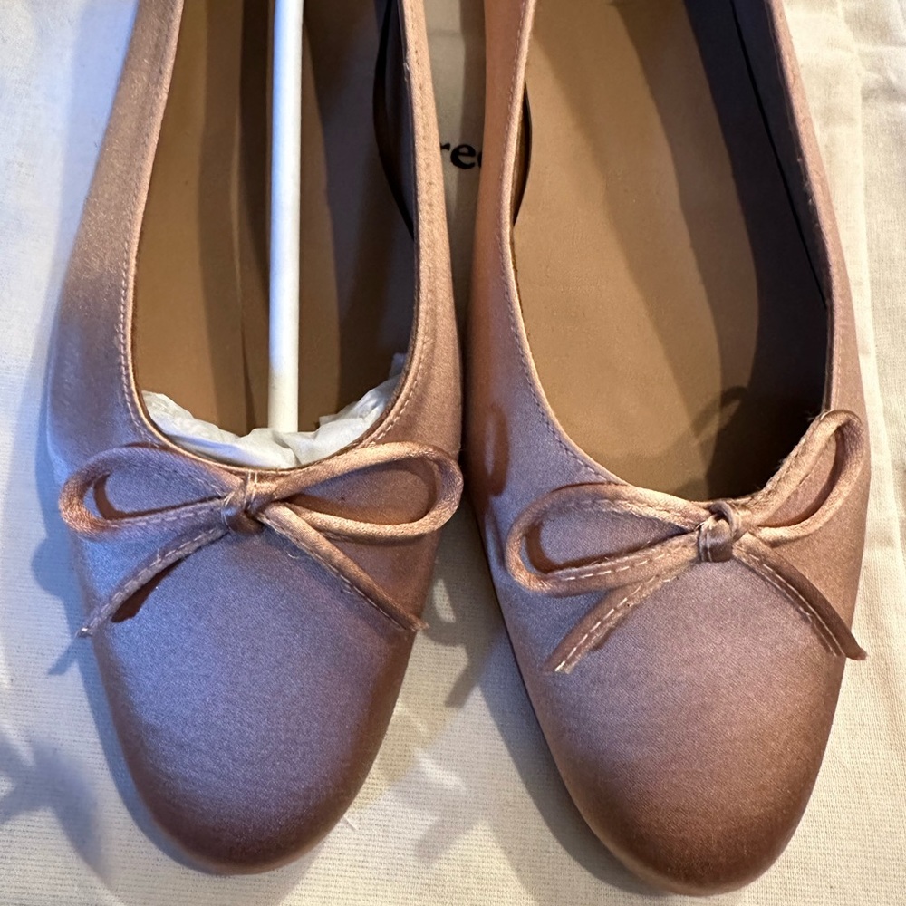 FLATTERED SATIN ROSE BALLET FLATS - Picture 3 of 5